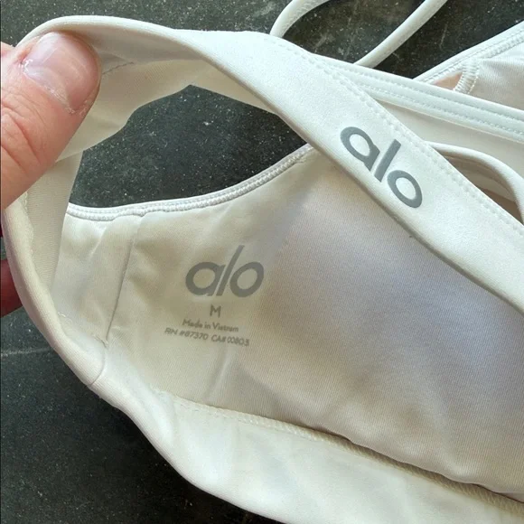 Alo Yoga Airlift Intrigue Bra - Picture 5 of 8